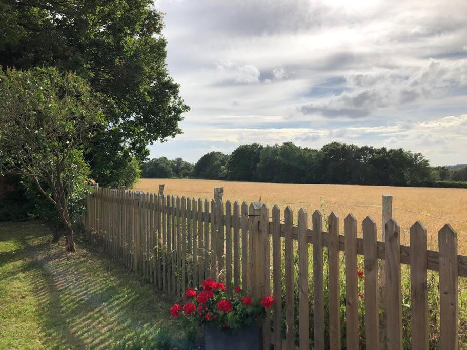 Self Contained Garden Studio With Stunning Views Sissinghurst Buitenkant foto